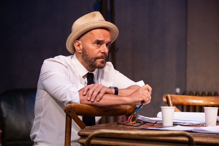 Photos:  First Look at TWELVE ANGRY MEN at Theatre Royal Brighton  Image