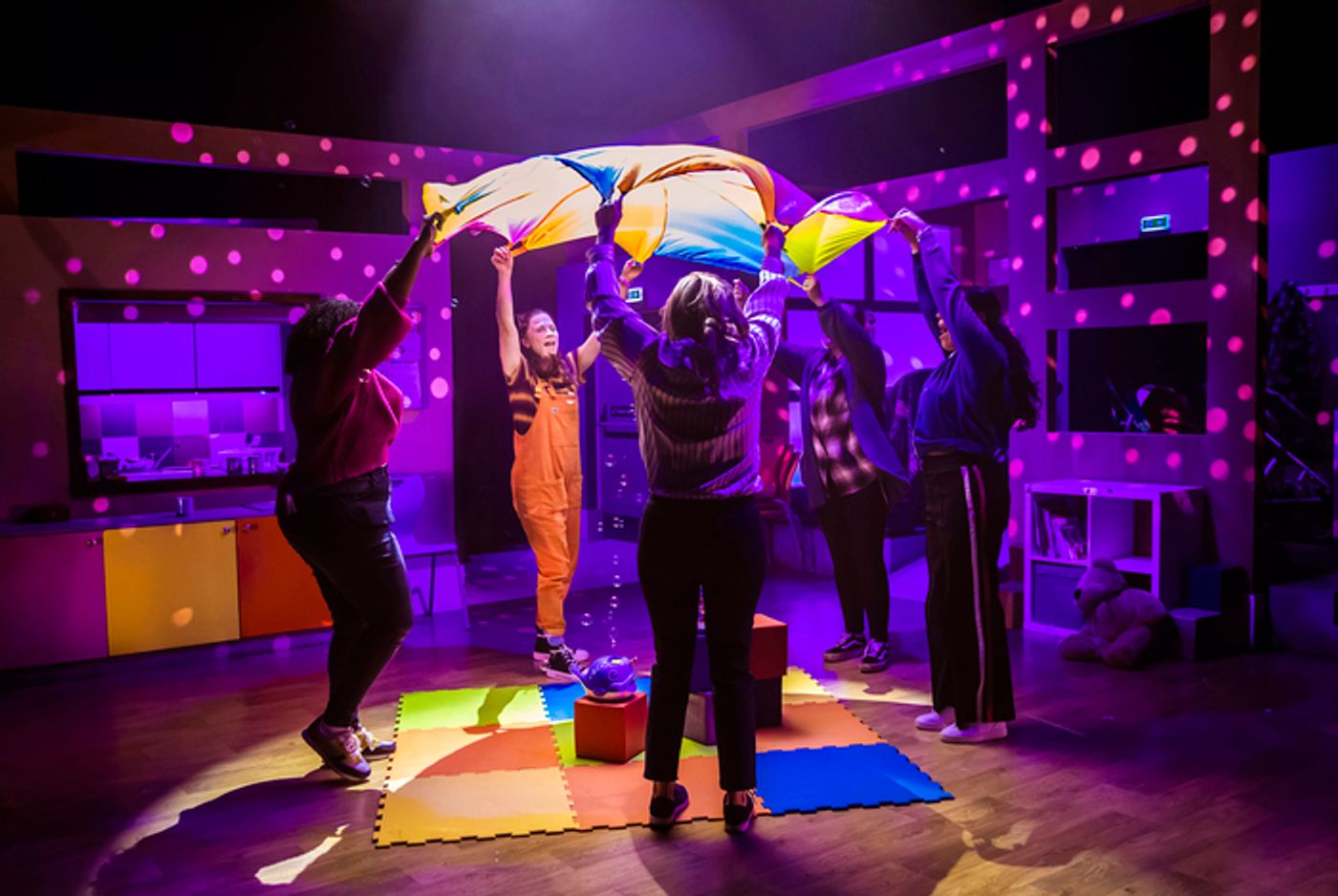 Photos: First Look at the UK Tour of THE GOOD ENOUGH MUMS CLUB  Image