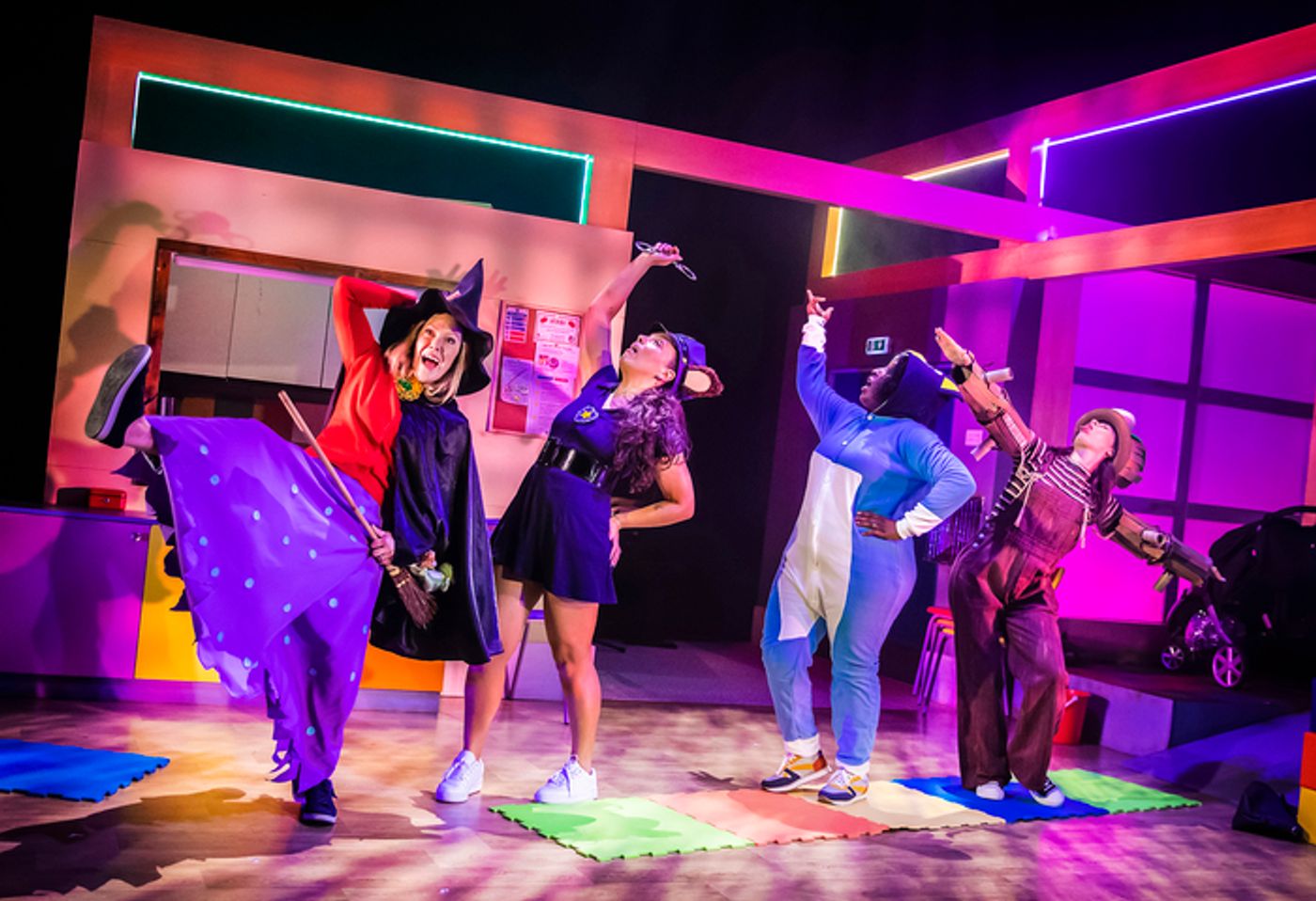 Photos: First Look at the UK Tour of THE GOOD ENOUGH MUMS CLUB  Image