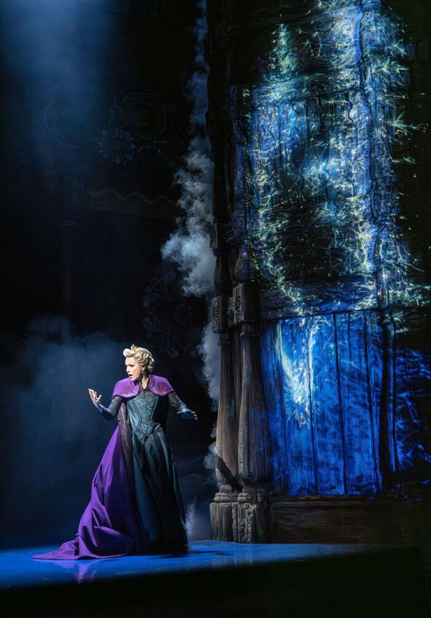 Photos: Check Out All New Photos From FROZEN in London  Image