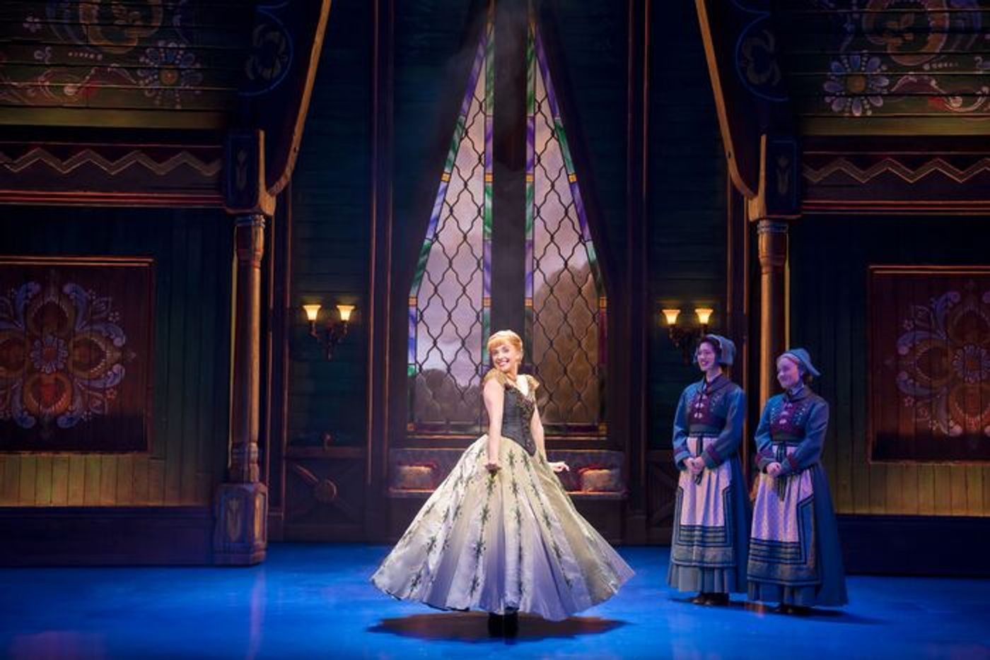 Photos: Check Out All New Photos From FROZEN in London  Image