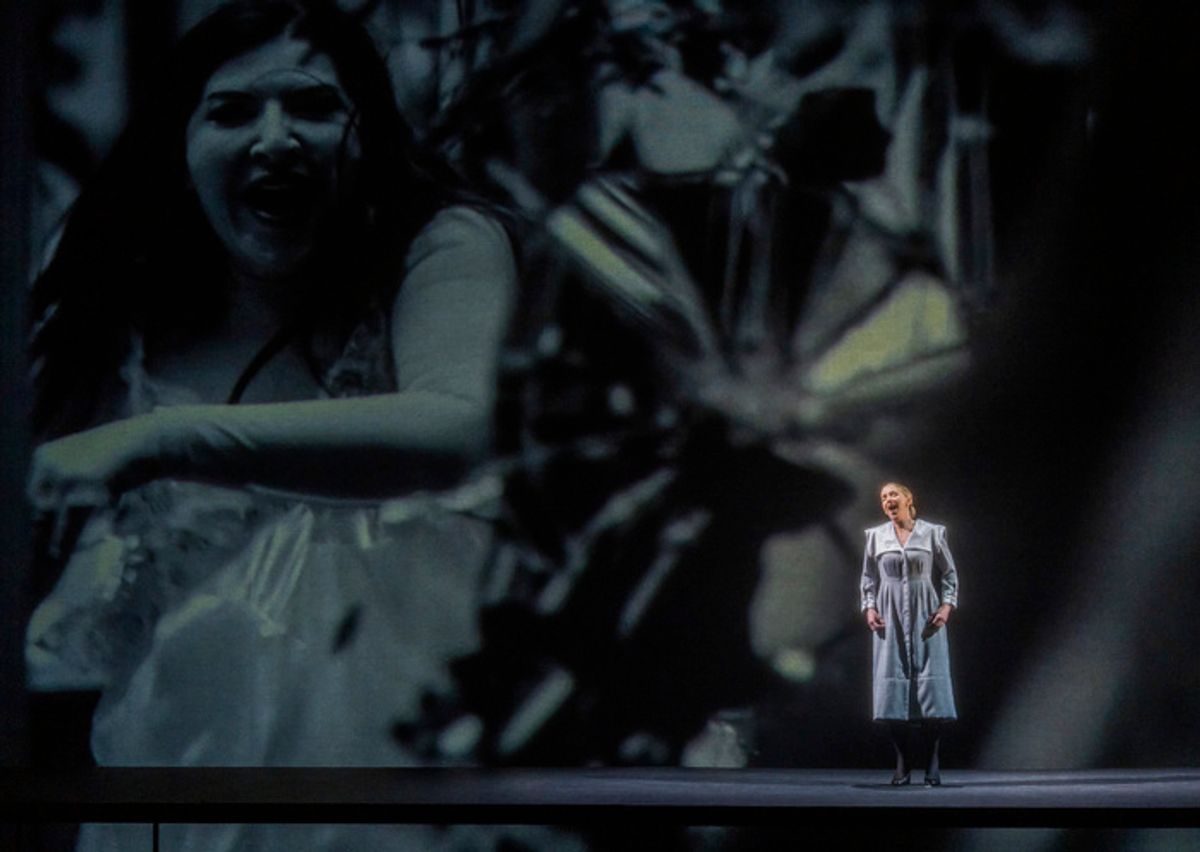 Marina Abramović, Sarah Tynan at 