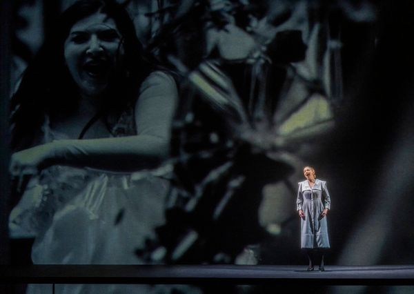 Marina Abramović, Sarah Tynan Photo