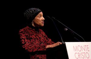 NEW YORK, NEW YORK - NOVEMBER 06: Seret Scotts speaks onstage while Eugene O'Neill Th Photo