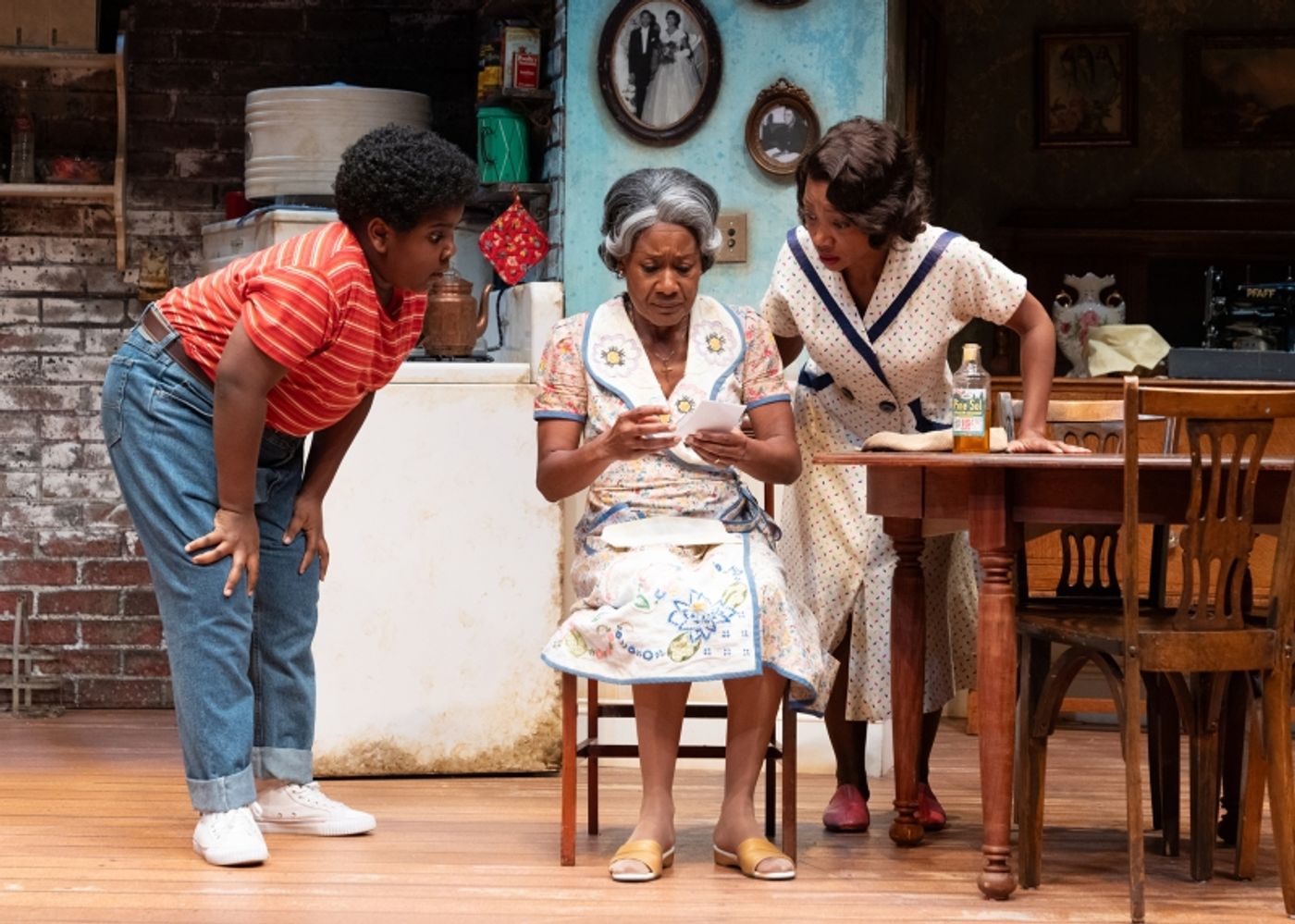 Review: Superb A RAISIN IN THE SUN Moves In at South Coast Repertory  Image