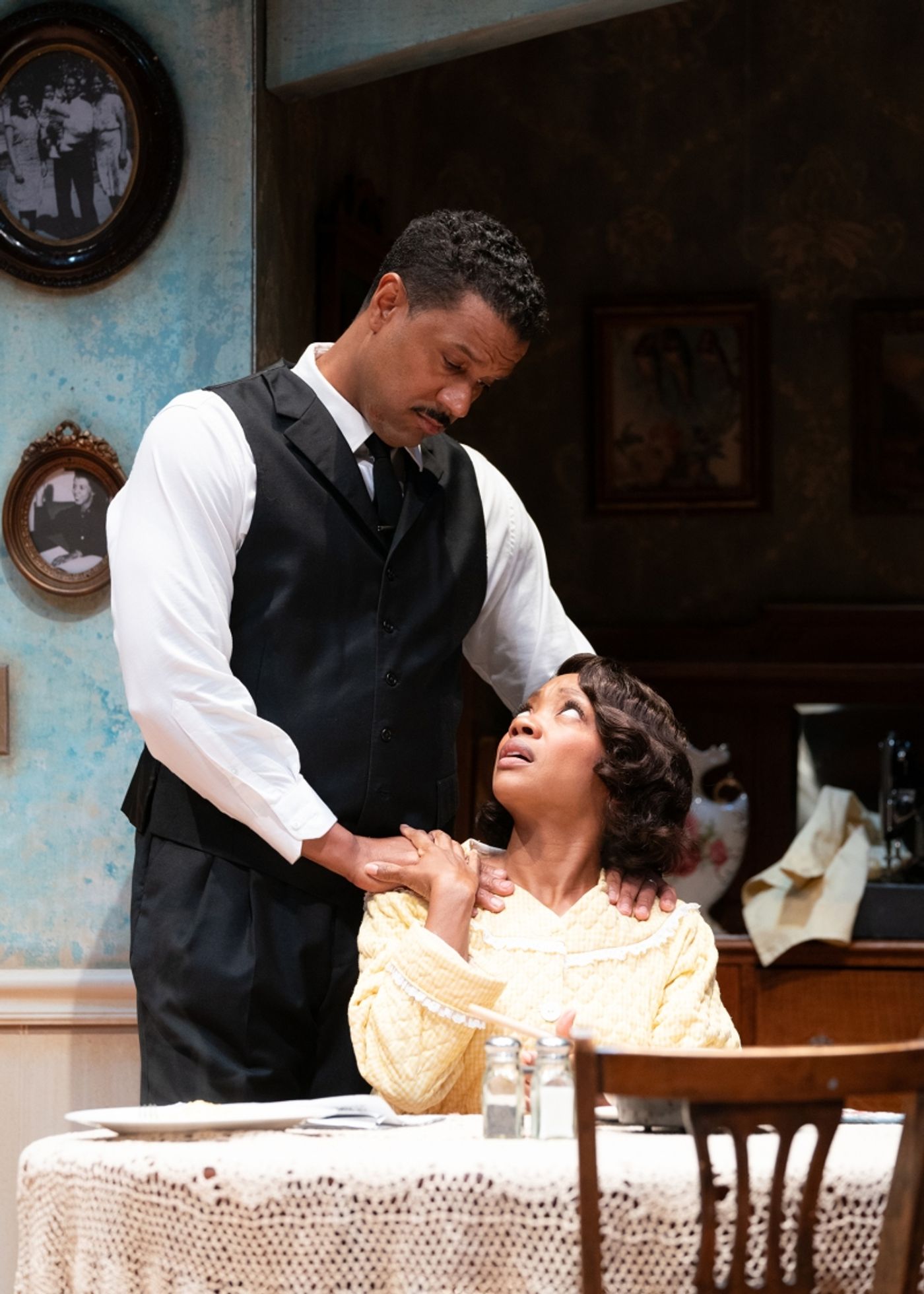 Review: Superb A RAISIN IN THE SUN Moves In at South Coast Repertory  Image