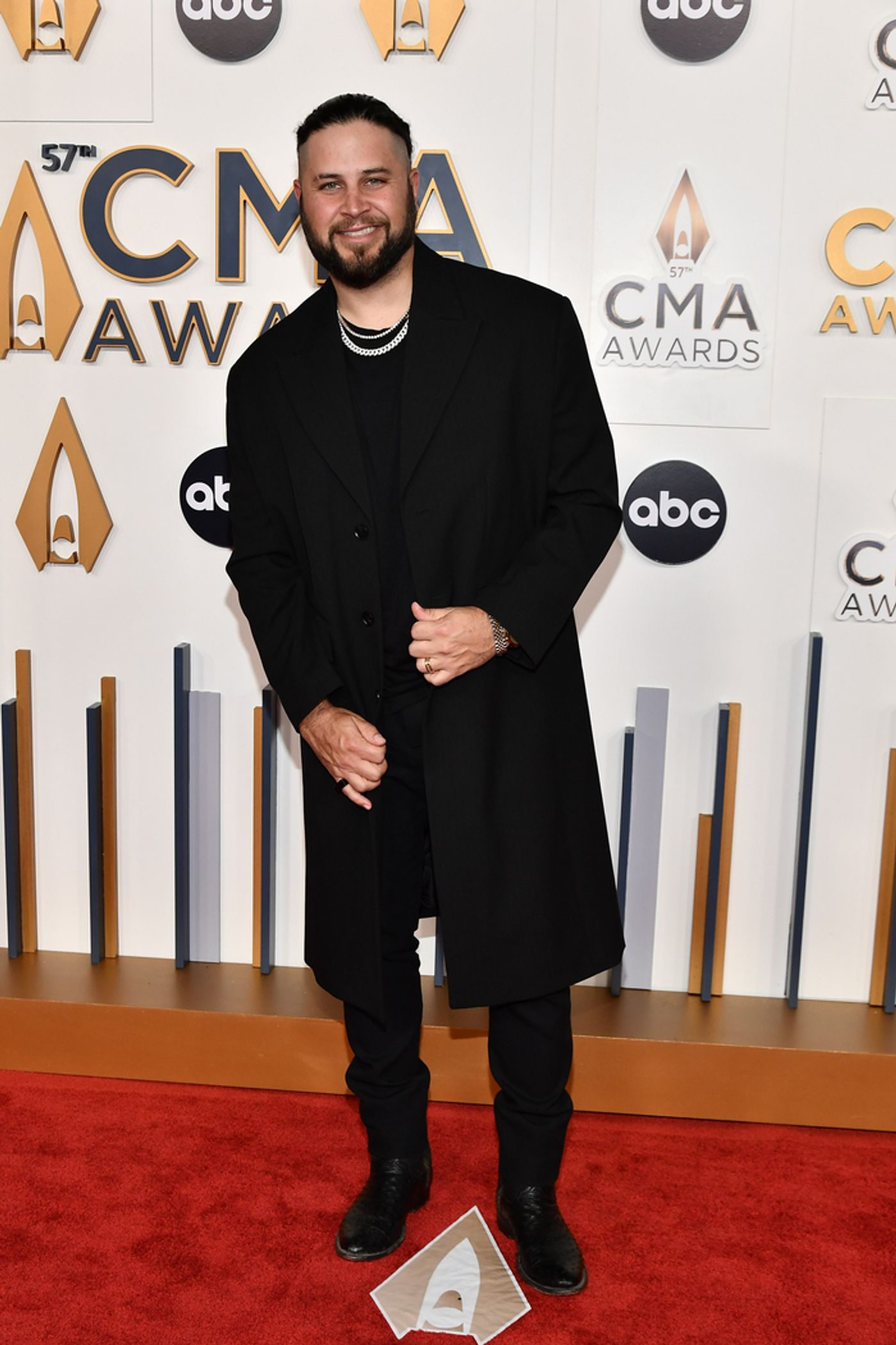 Photos: Cynthia Erivo, Kevin Cahoon & More Hit the CMAs Red Carpet  Image