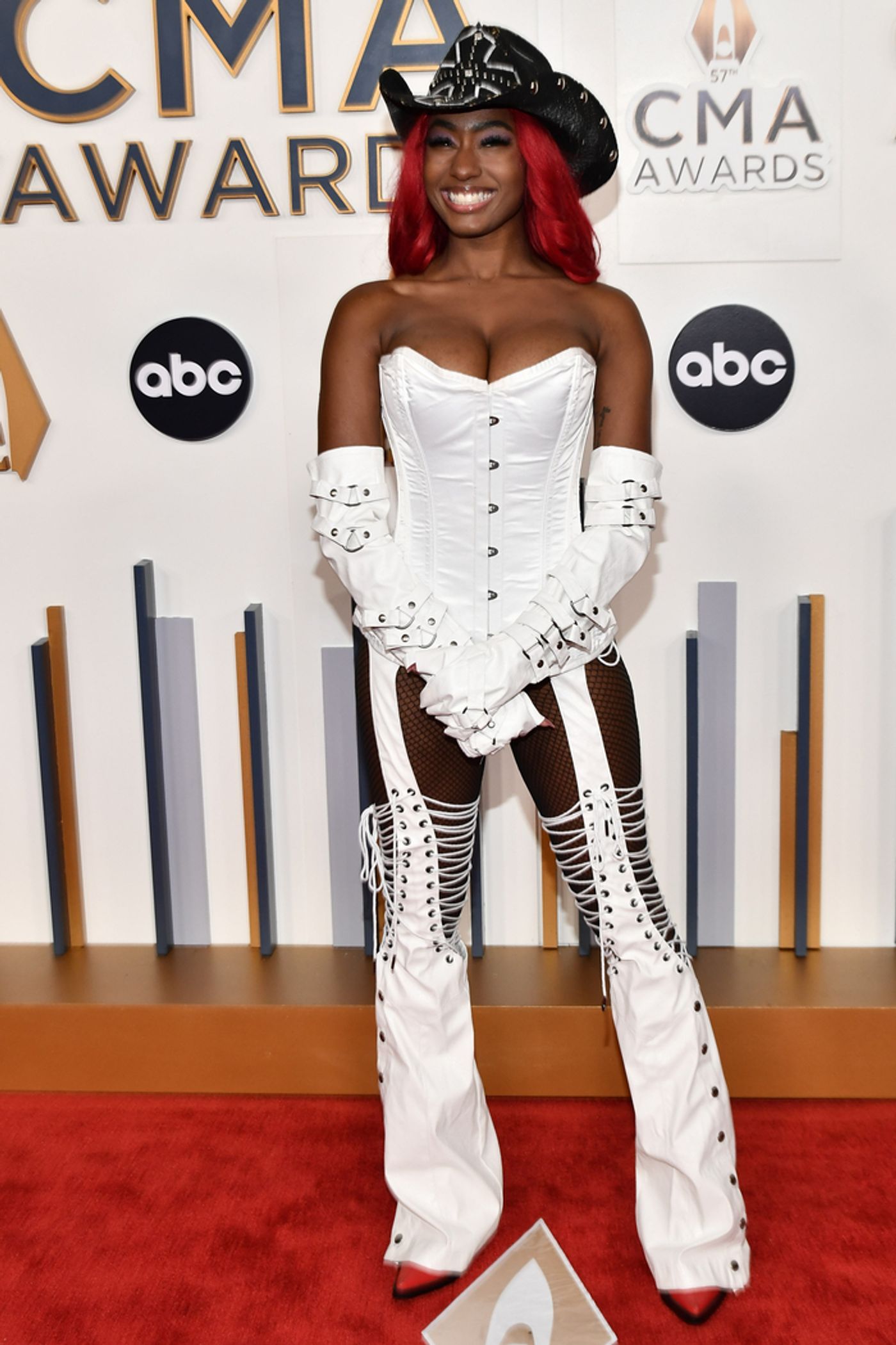Photos: Cynthia Erivo, Kevin Cahoon & More Hit the CMAs Red Carpet  Image