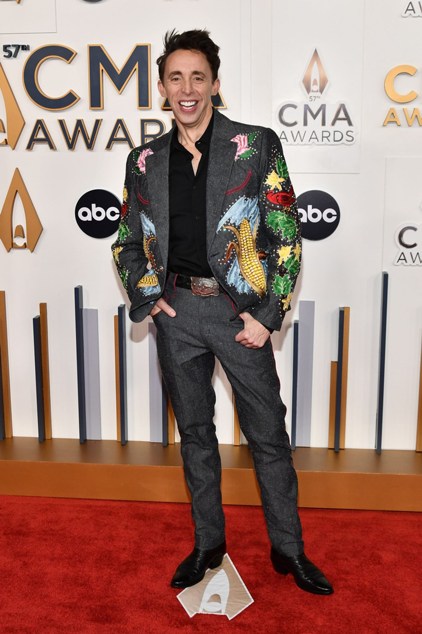 Photos: Cynthia Erivo, Kevin Cahoon & More Hit the CMAs Red Carpet  Image