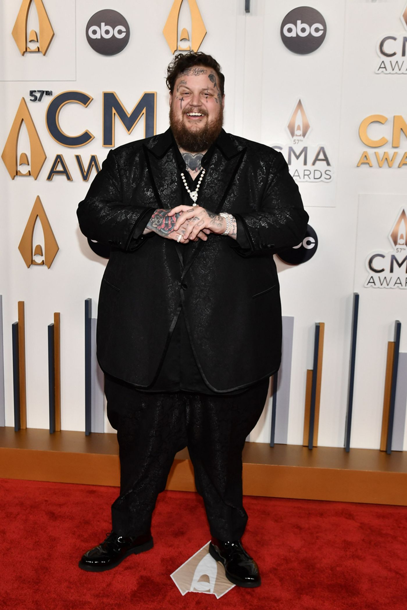 Photos: Cynthia Erivo, Kevin Cahoon & More Hit the CMAs Red Carpet  Image