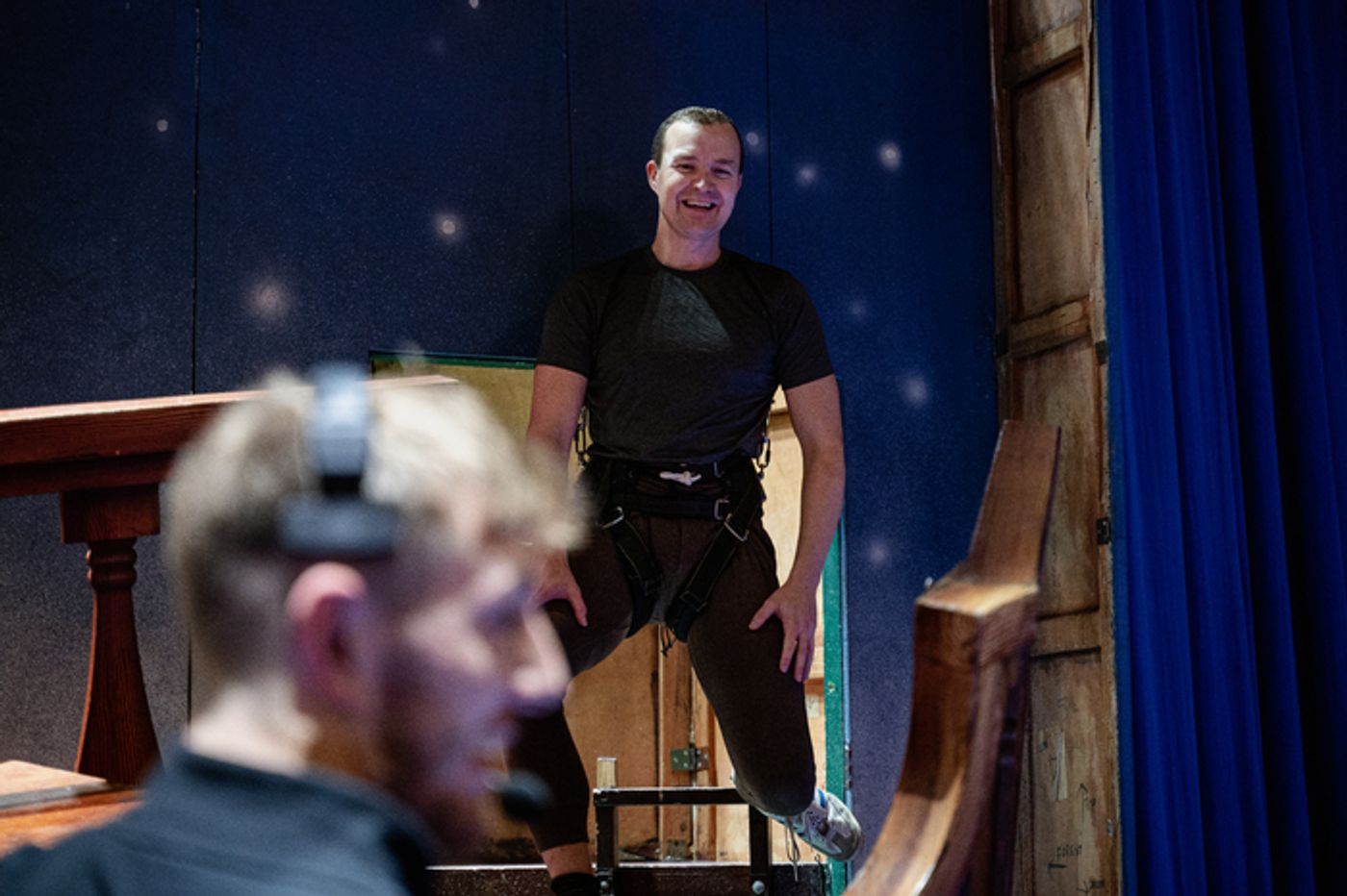 Photos: Inside Flying Rehearsal For PETER PAN GOES WRONG in the West End  Image