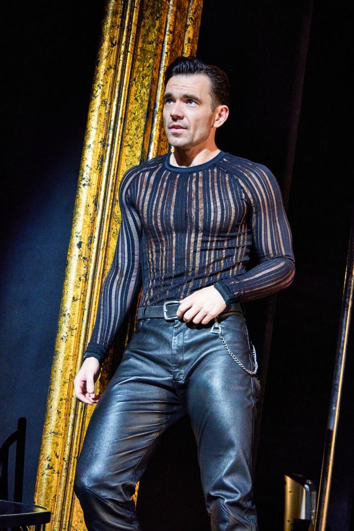 Photos: First Look at Max von Essen and Max Clayton in CHICAGO on Broadway — photo 1 of 6