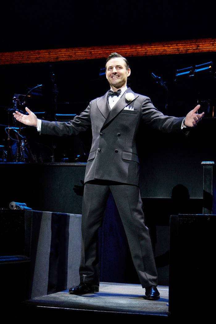 Photos: First Look at Max von Essen and Max Clayton in CHICAGO on Broadway — photo 5 of 6