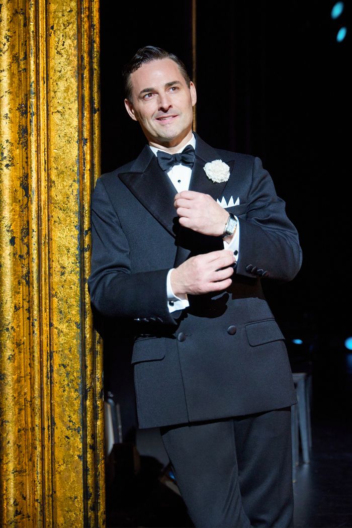 Photos: First Look at Max von Essen and Max Clayton in CHICAGO on Broadway — photo 6 of 6