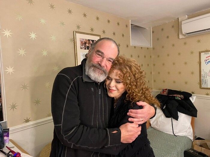 Photos: Mandy Patinkin Visits Bernadette Peters at STEPHEN SONDHEIM'S OLD FRIENDS — photo 1 of 2