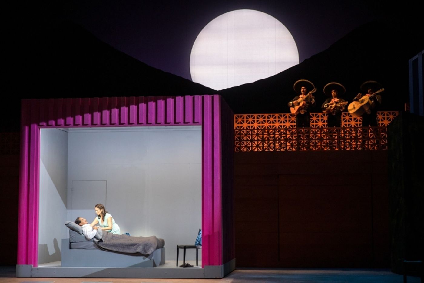 Review: CRUZAR LA CARA DE LA LUNA at Minnesota Opera  Image
