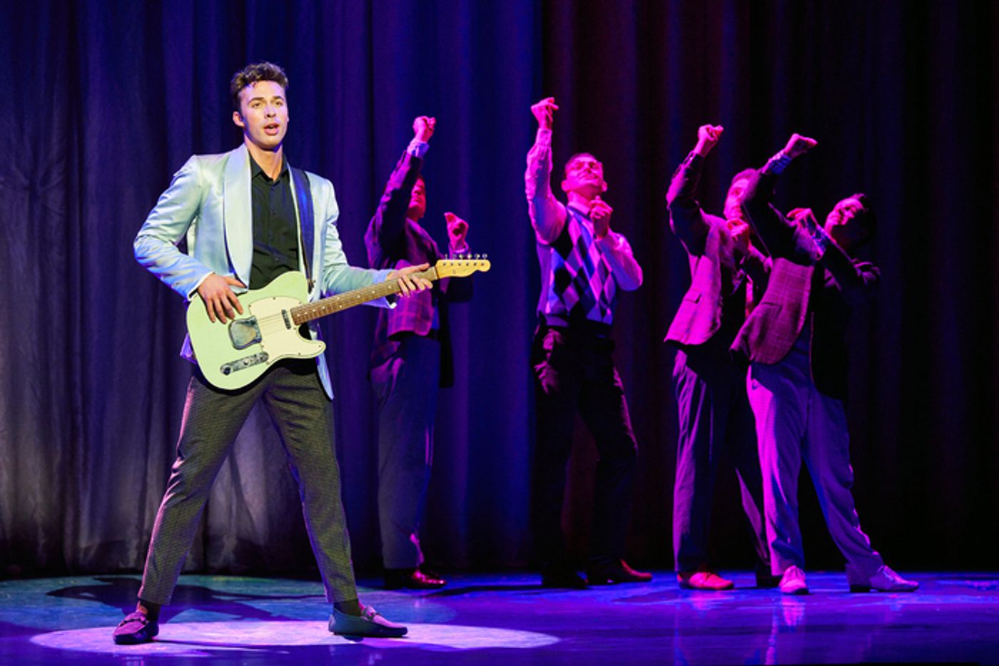 Photos: Get a First Look at New Images of HAIRSPRAY on Tour Photos: Get a First Look at New Images of HAIRSPRAY on Tour Image