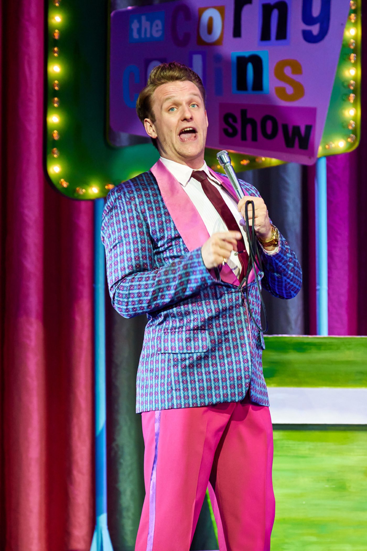 Photos: Get a First Look at New Images of HAIRSPRAY on Tour  Image