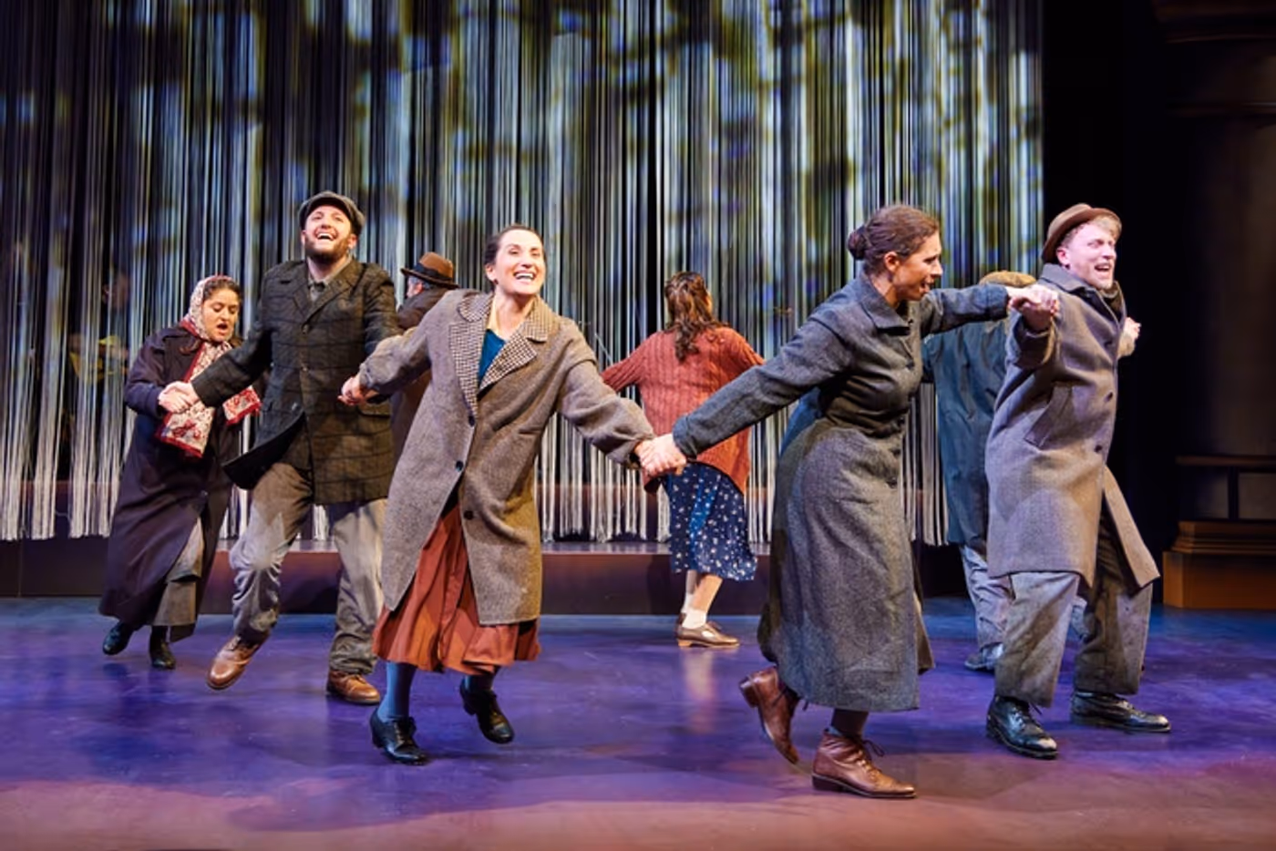 Photos: Get a First Look at National Yiddish Theatre Folksbiene's AMID FALLING WALLS  Image