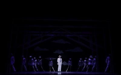 Bob Wallace (Matthew Amira) and The Company of WHITE CHRISTMAS Photo