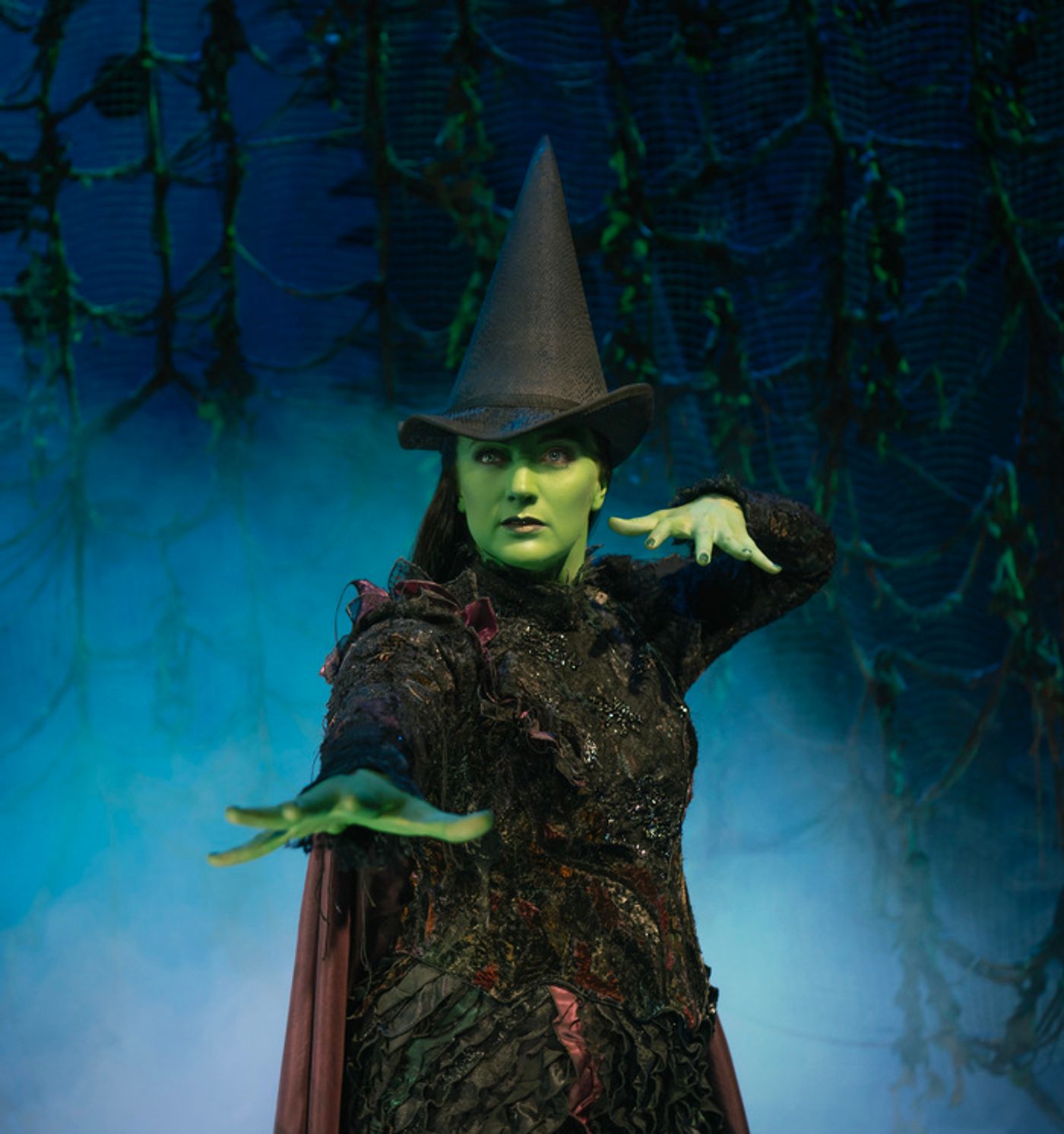 Photos: First Look at the New UK Tour Cast of WICKED  Image