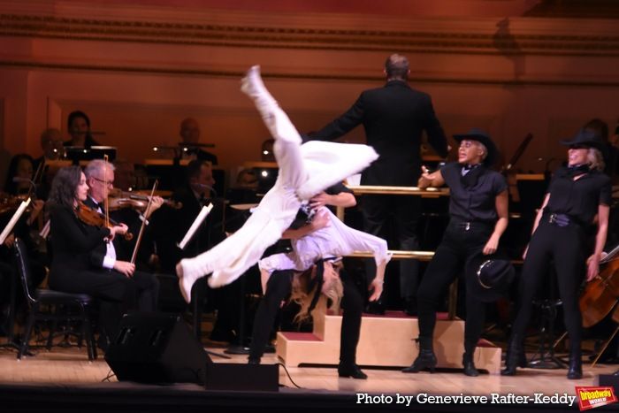 Photos: Kelli O'Hara and Sutton Foster Share the Stage with The New York Pops at Carnegie Hall  Image