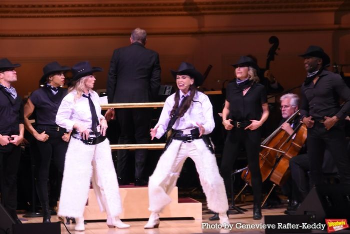 Photos: Kelli O'Hara and Sutton Foster Share the Stage with The New York Pops at Carnegie Hall  Image