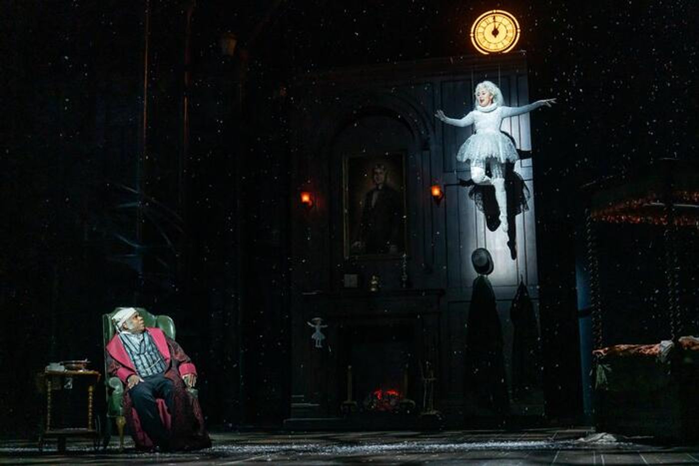 Photos: First Look at A CHRISTMAS CAROL at Ford's Theatre  Image