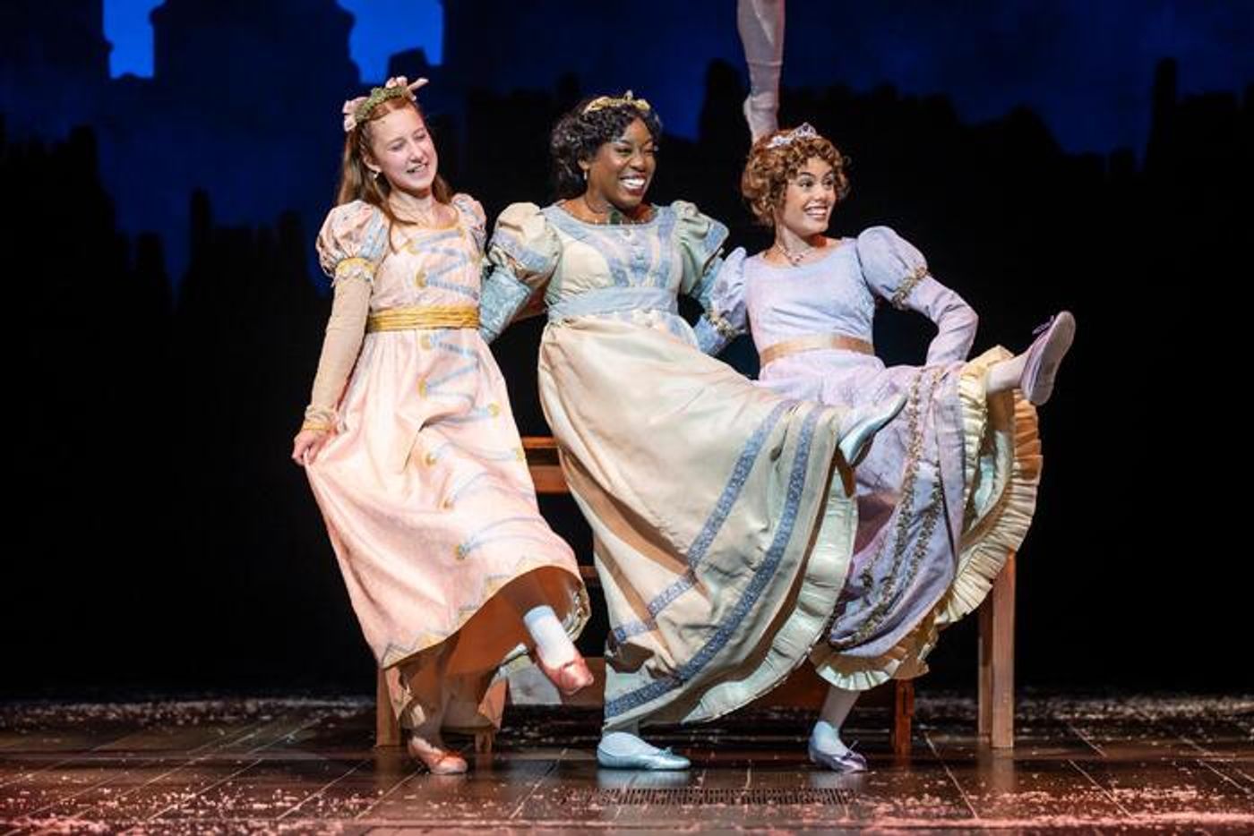 Photos: First Look at A CHRISTMAS CAROL at Ford's Theatre  Image