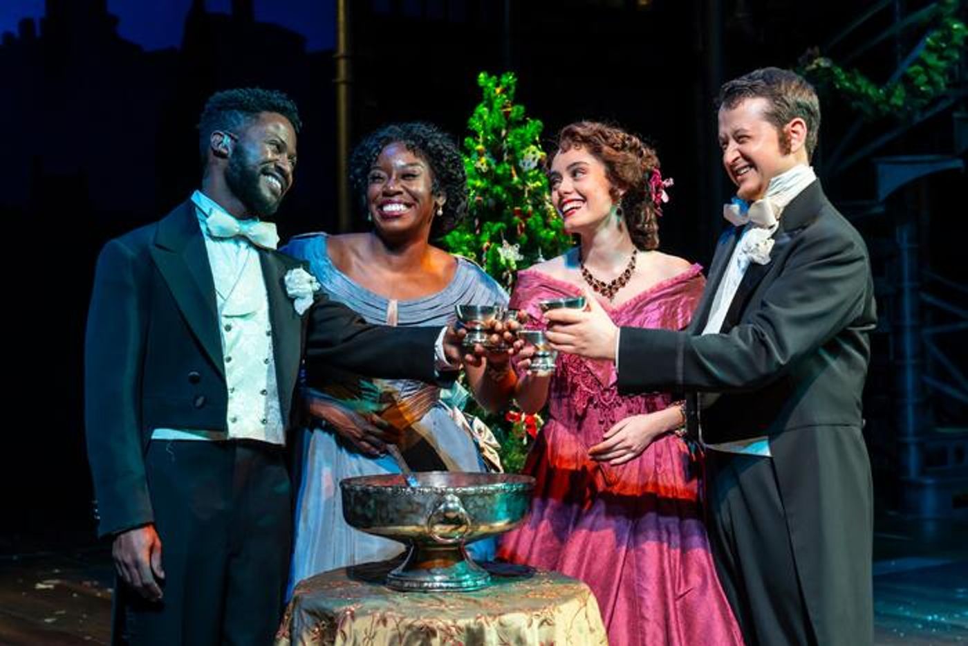 Photos: First Look at A CHRISTMAS CAROL at Ford's Theatre  Image