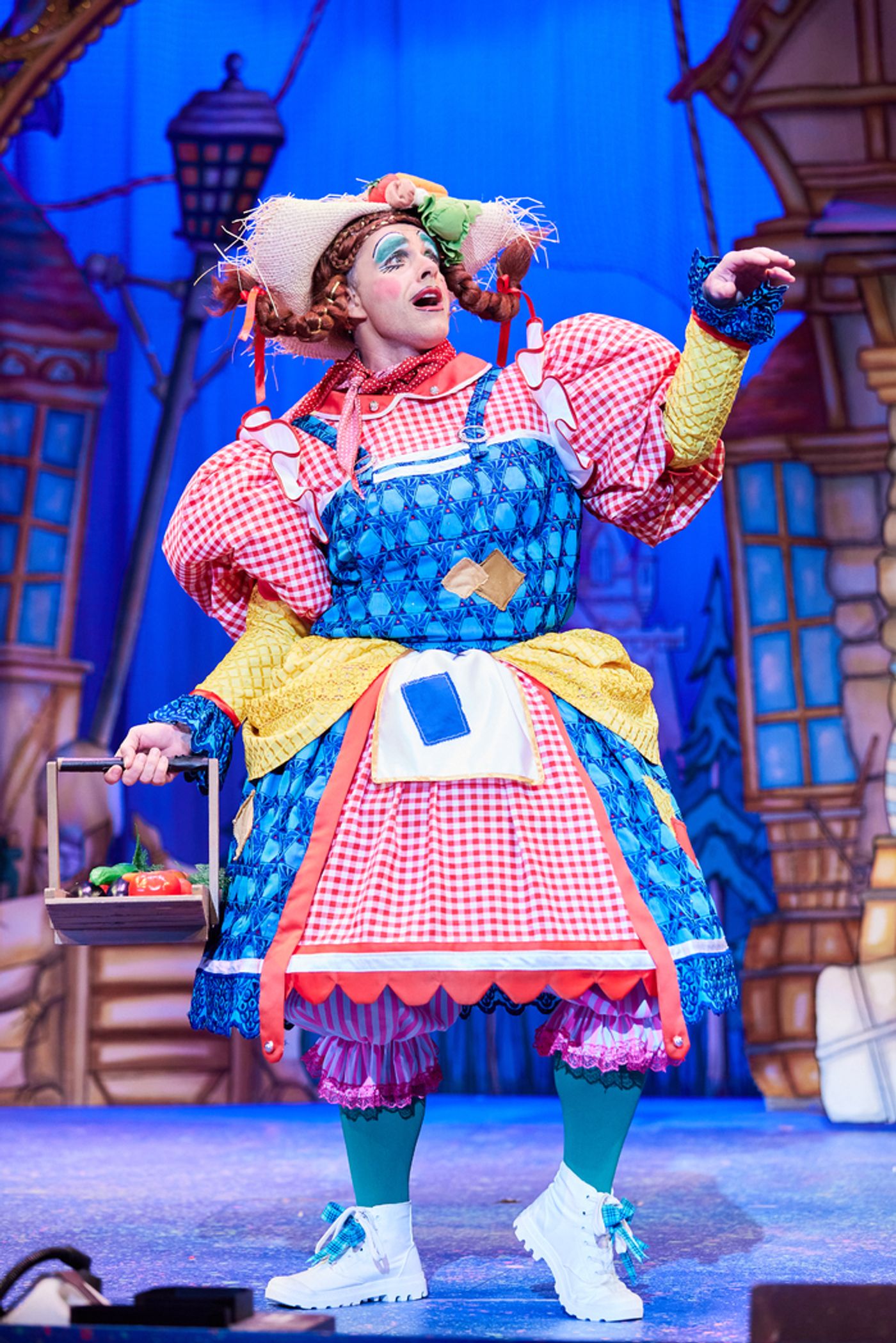 Photos: First Look at BEAUTY AND THE BEAST Panto at Corn Exchange Newbury  Image