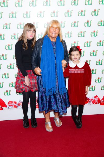  




Lila, Linda Robson & Betsy (grandchildren) Photo