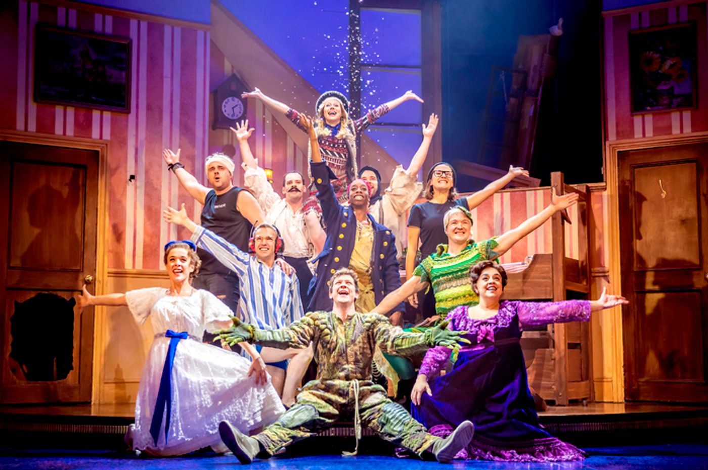Photos: First Look at Mischief's PETER PAN GOES WRONG at the Lyric Theatre  Image