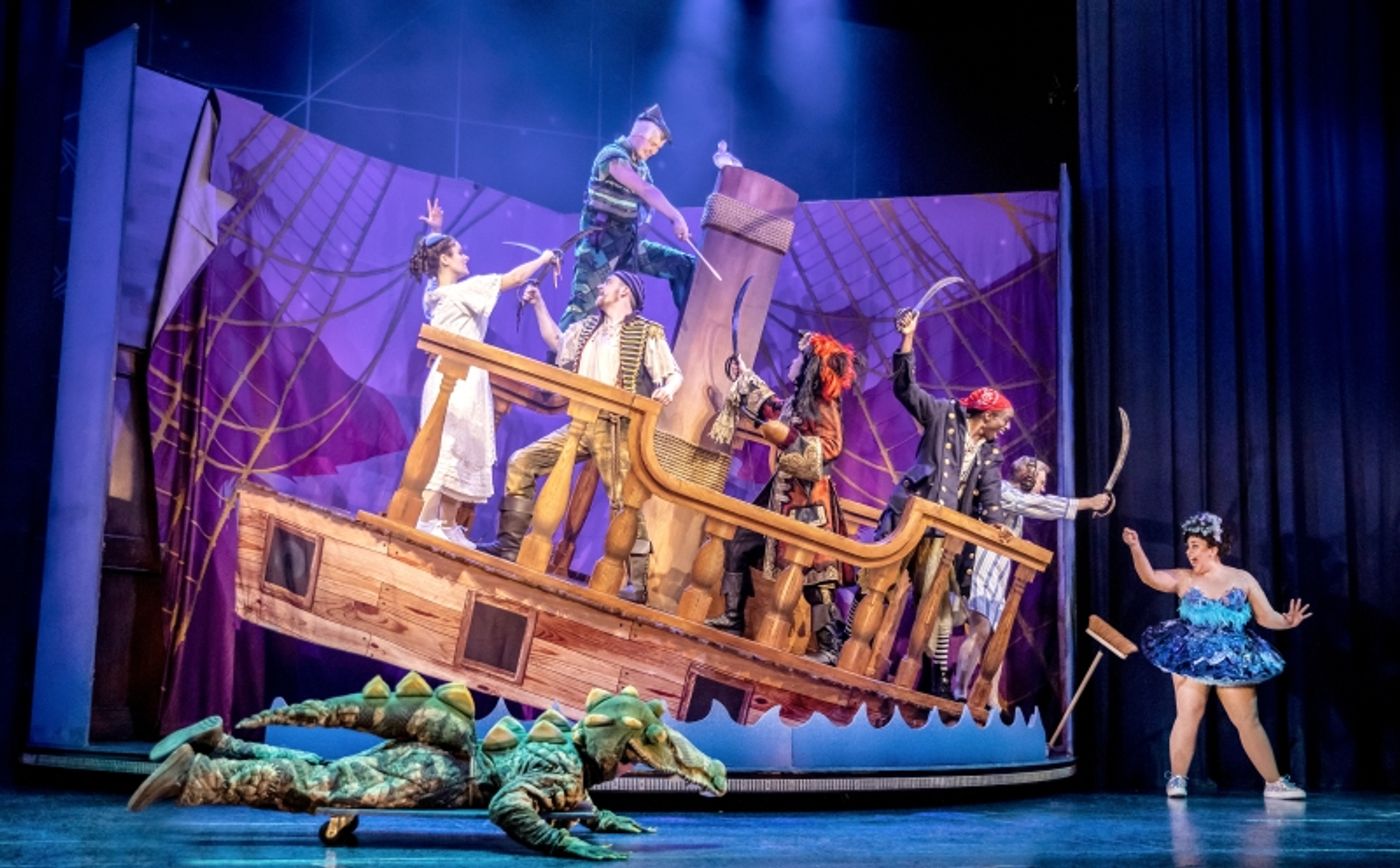 Interview: 'It Brings a Lot of Joy': Actors Charlie Russell, Greg Tannahill, Nancy Zamit on Returning to PETER PAN GOES WRONG  Image