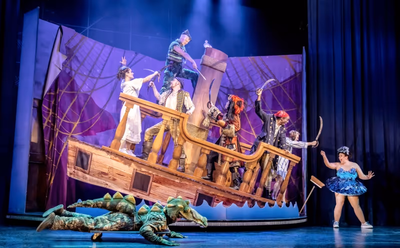 Interview: 'It Brings a Lot of Joy': Actors Charlie Russell, Greg Tannahill, Nancy Zamit on Returning to PETER PAN GOES WRONG Image