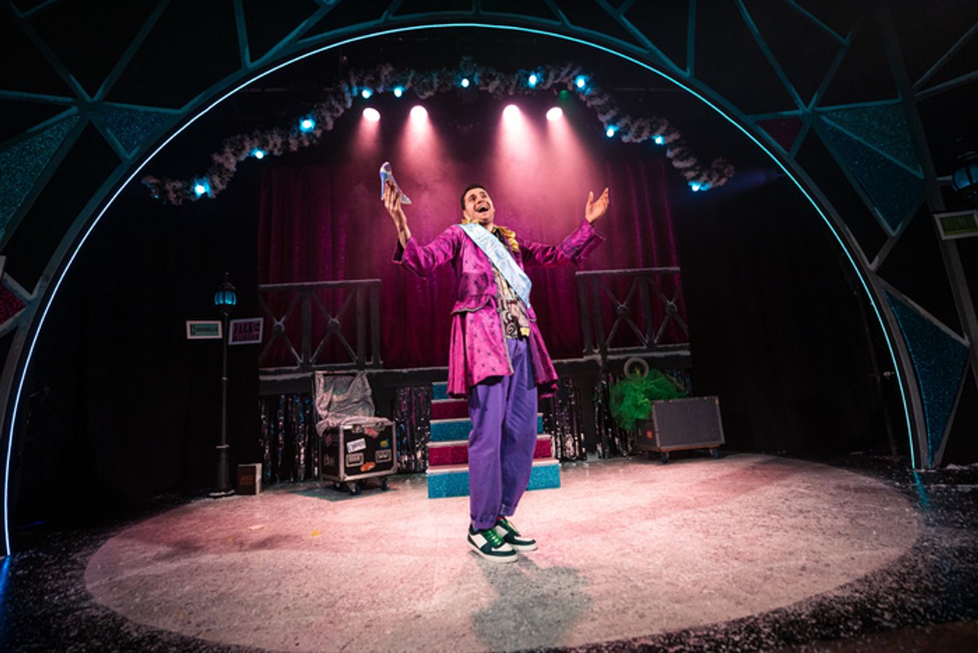 Photos: First Look at POTTED PANTO at Reading Rep Theatre  Image