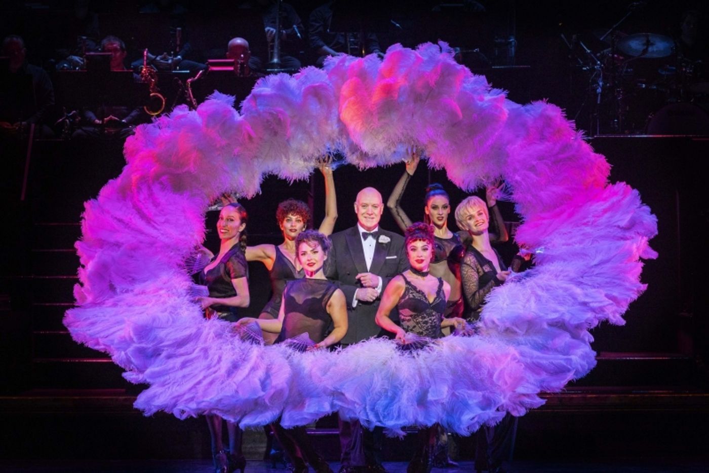 Review: CHICAGO at Crown Theatre Review: CHICAGO at Crown Theatre Image