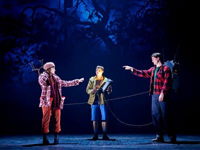 Isabella Pappas (Joyce Maldonado), Christopher Buckley (Bob Newby), Oscar Lloyd (Jame Photo