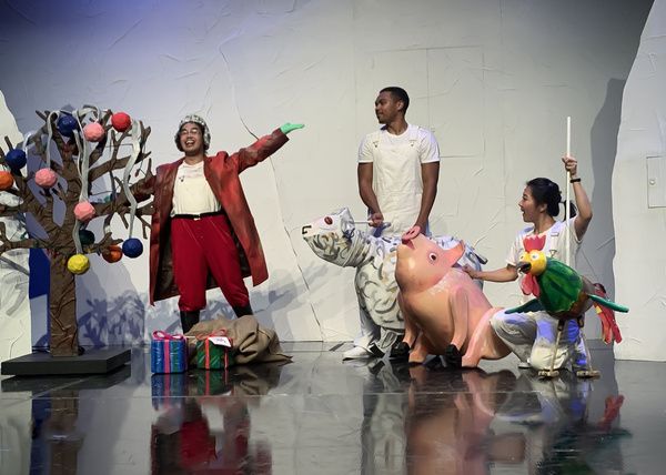 Photos: Get a First Look at THE VERY HUNGRY CATERPILLAR HOLIDAY SHOW at the El Portal Theatre  Image