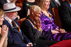 Barry Gibb and Dionne Warwick  Photo