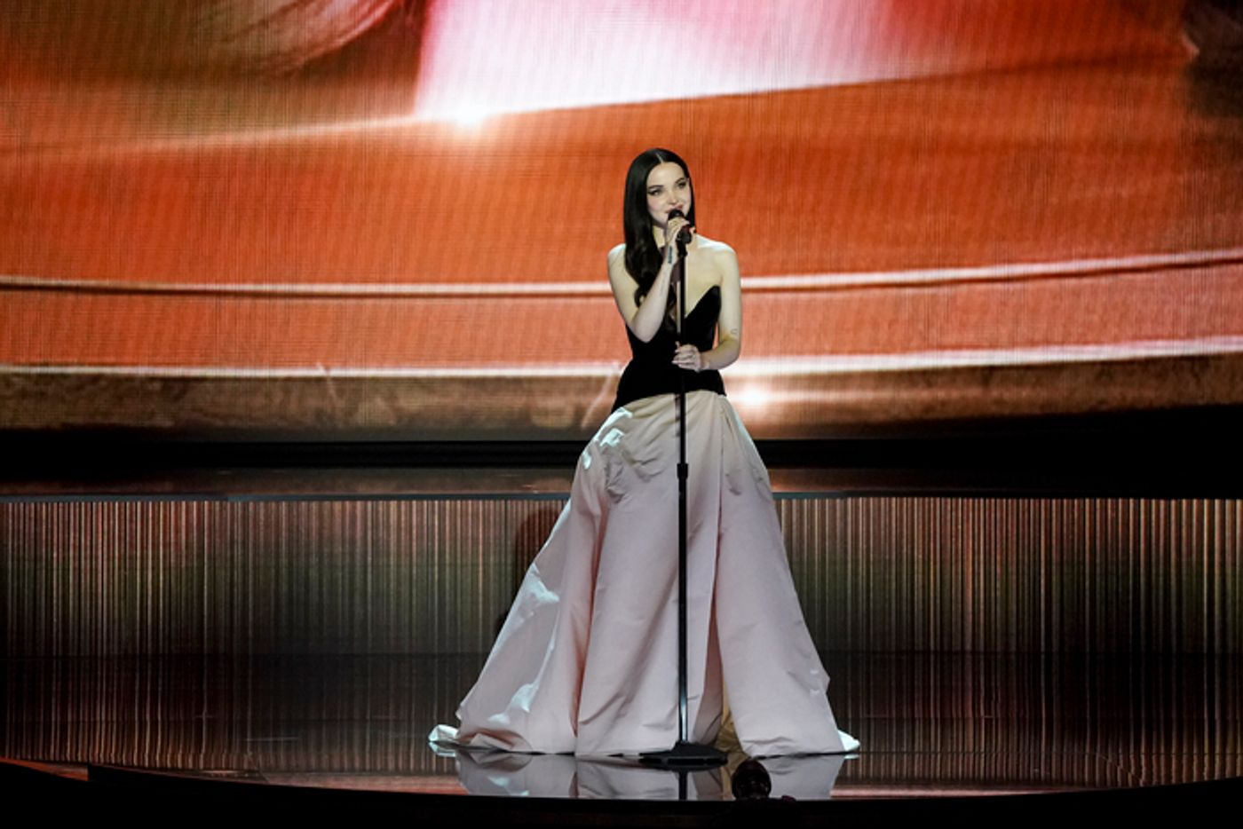 Photos: Inside the Kennedy Center Honors, Honoring Billy Crystal, Renée Fleming, Barry Gibb, Queen Latifah, and Dionne Warwick  Image