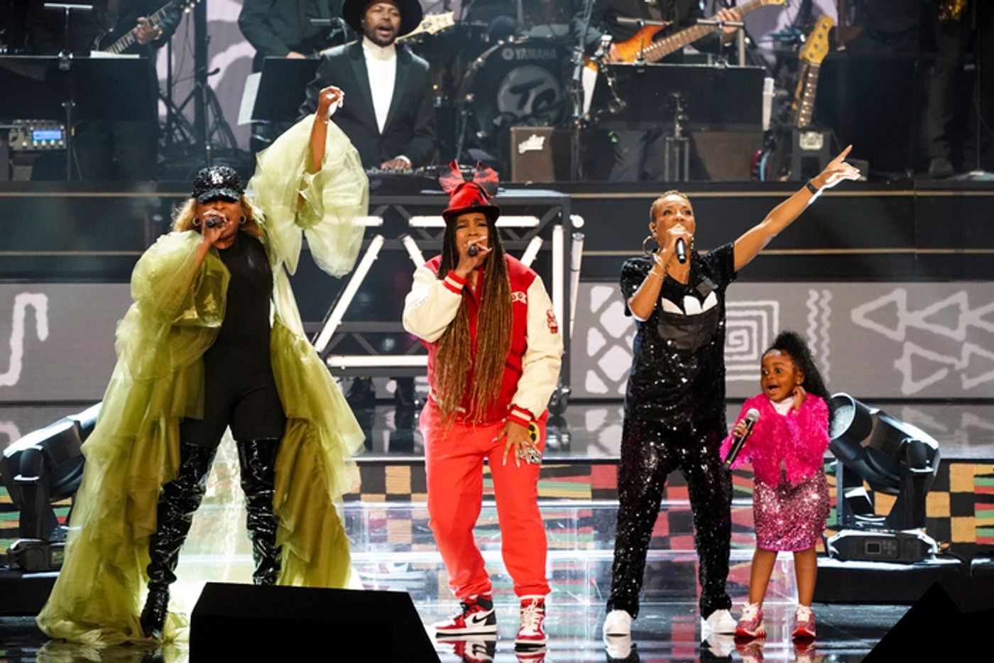 Photos: Inside the Kennedy Center Honors, Honoring Billy Crystal, Renée Fleming, Barry Gibb, Queen Latifah, and Dionne Warwick  Image