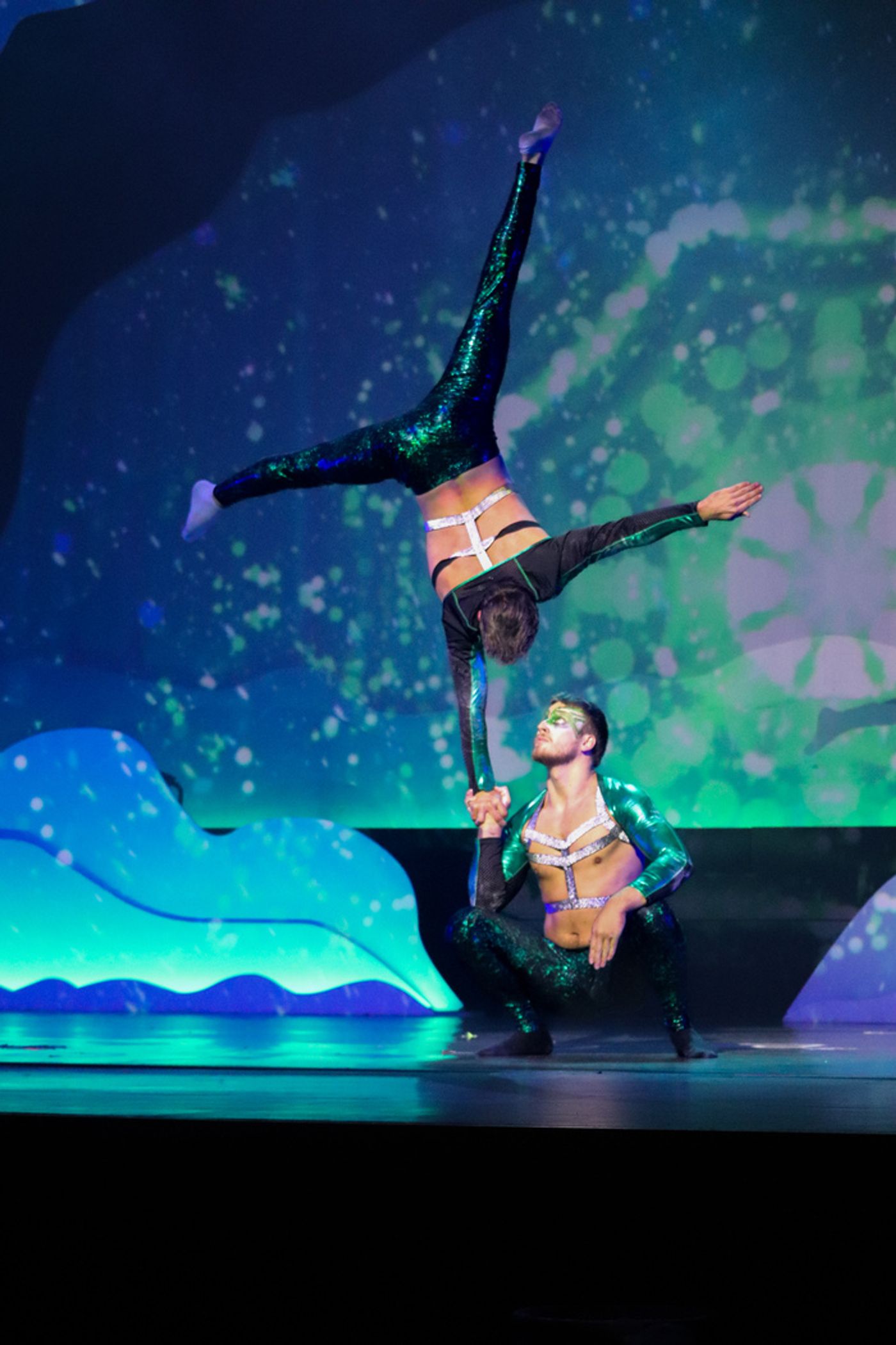 Photos: Create Memories To Cherish Forever at CIRQUE MUSICA HOLIDAY WONDERLAND  Image