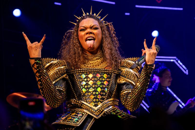 Photos: The New Queens of SIX on Broadway Take Their First Bows — photo 7 of 21