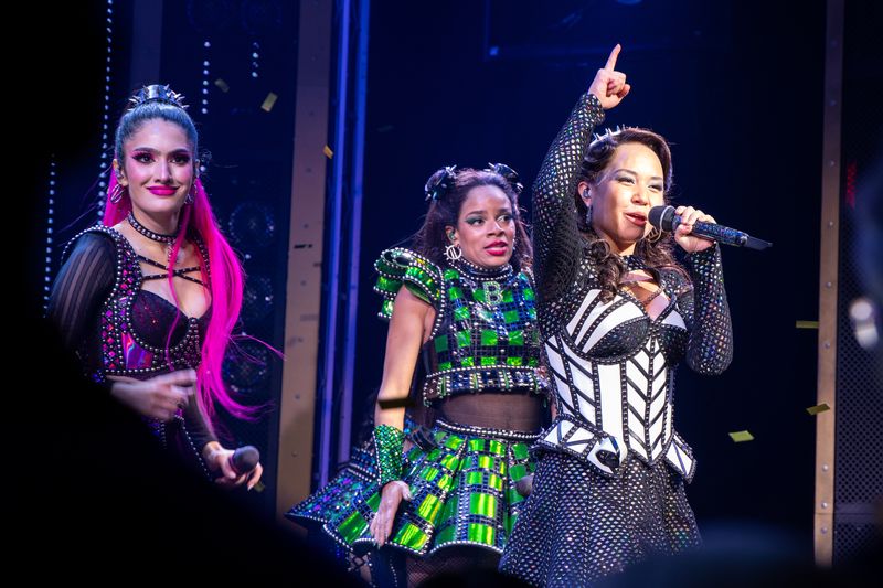 Photos: The New Queens of SIX on Broadway Take Their First Bows — photo 10 of 21