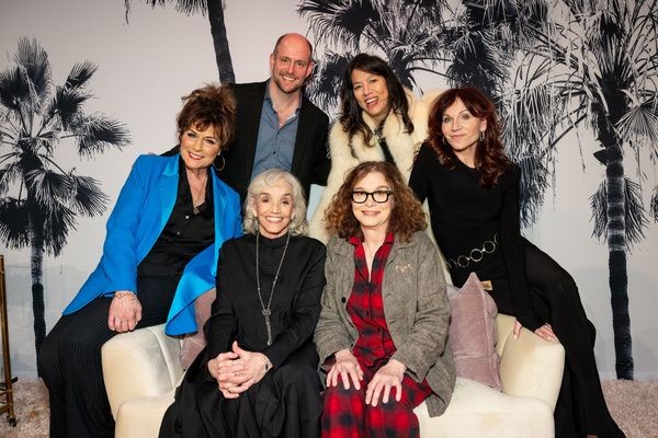 Caroline Aaron, Brooke Adams, Melanie Mayron and Marilu Henner with Director Thomas C Photo