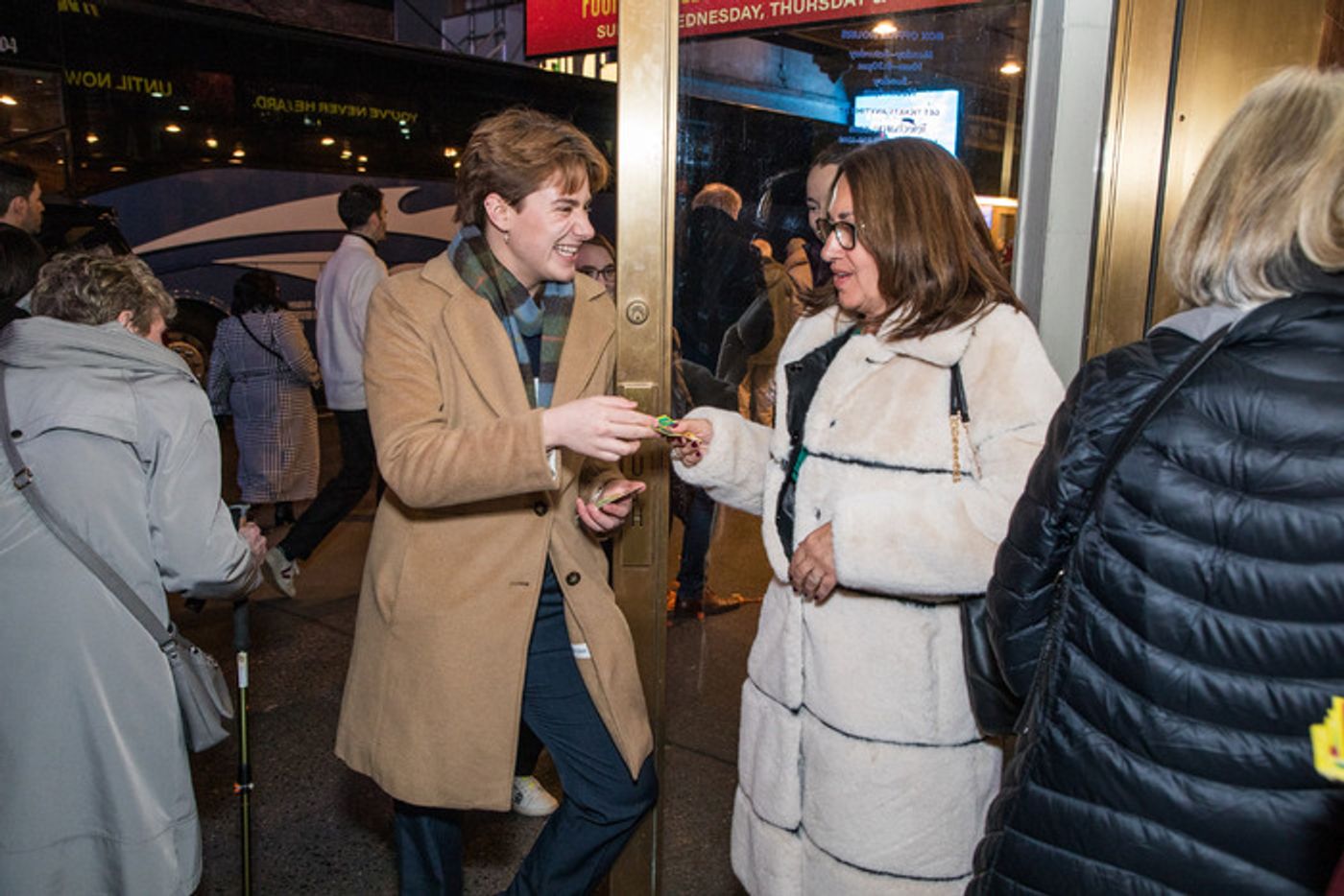 Photos: A BEAUTIFUL NOISE, THE NEIL DIAMOND MUSICAL Celebrates One Year on Broadway With Lottery Tickets  Image