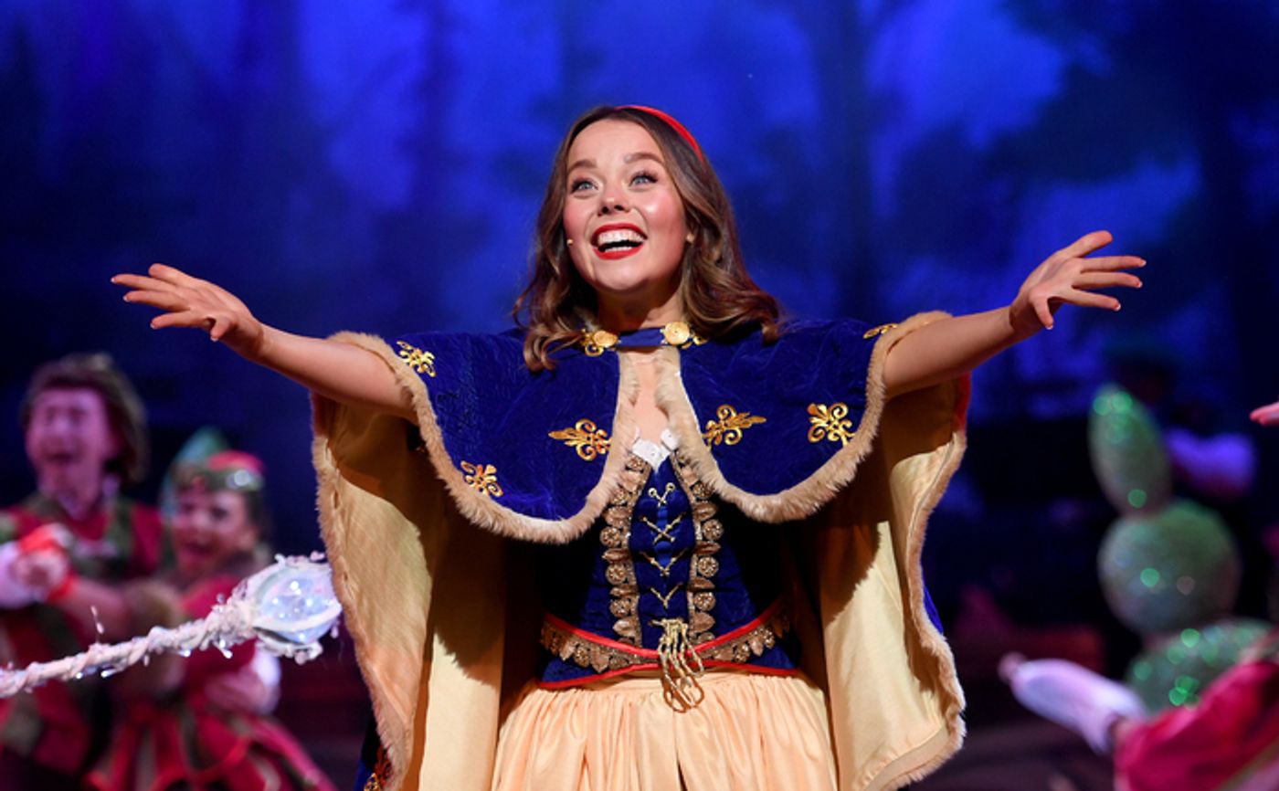 Photos: First Look At Wolverhampton SNOW WHITE Holiday Panto  Image