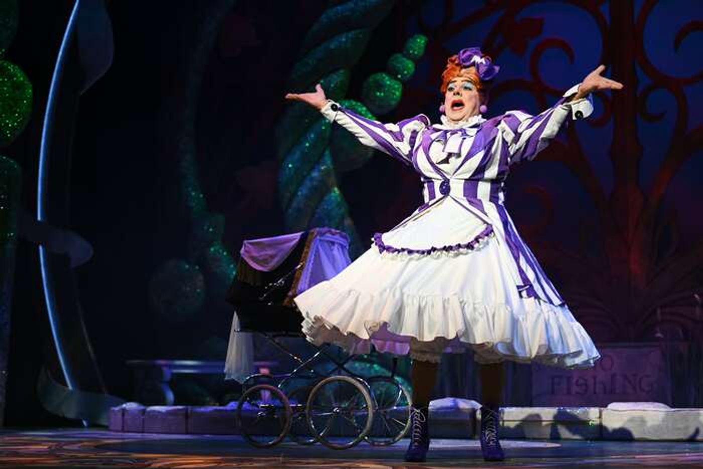 Photos: First Look At Wolverhampton SNOW WHITE Holiday Panto  Image