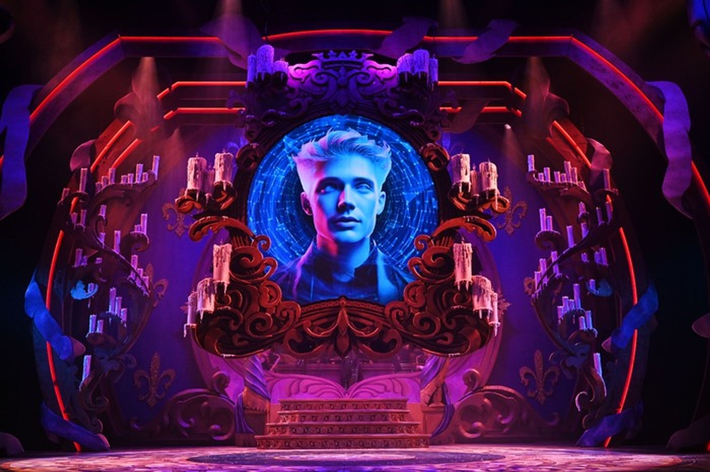 Photos: First Look At Wolverhampton SNOW WHITE Holiday Panto  Image